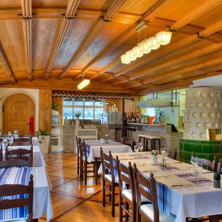Hotel Stadthaus אורחן גוסאו