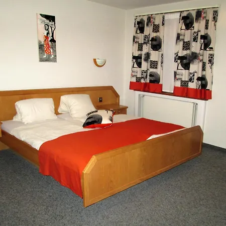 Hotel Stadthaus אורחן גוסאו